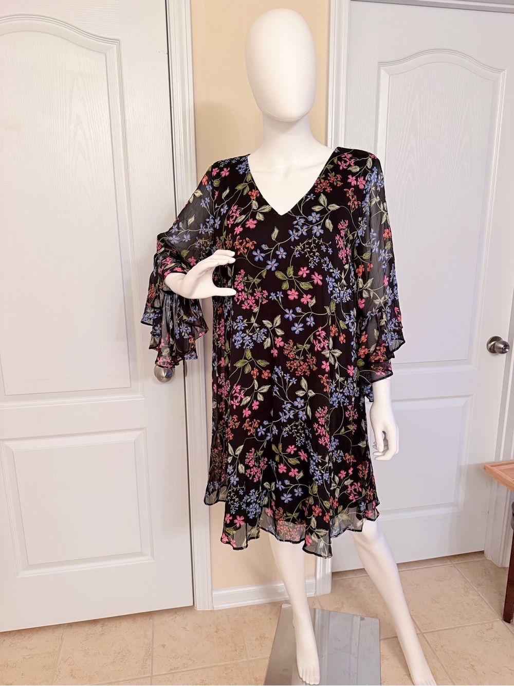 Calvin Klein Black Chiffon V-neck Tiered Ruffle Sleeves Mini Dress Size 16
